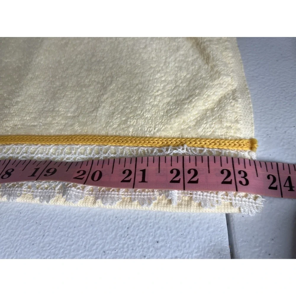Vtg Dundee Bath Towel Set‎ Of 2 Yellow Lace Trim